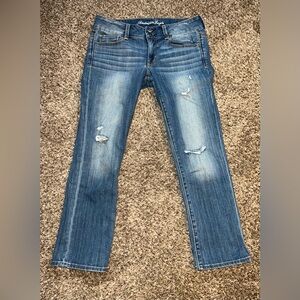 American Eagle Outfitters Light Blue Distressed Crop Jeans - Size 6